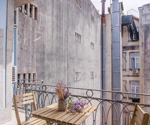 Appartement Almada 180 *