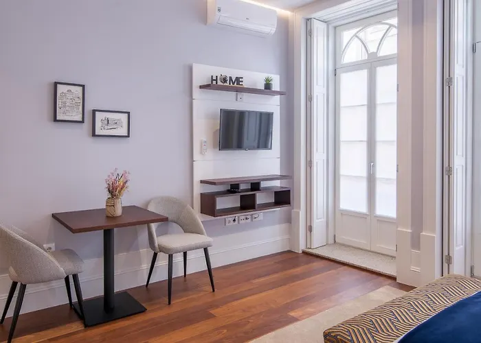 Appartement Almada 180 *